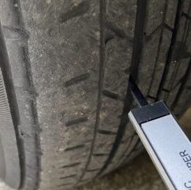 タイヤ溝の測り方