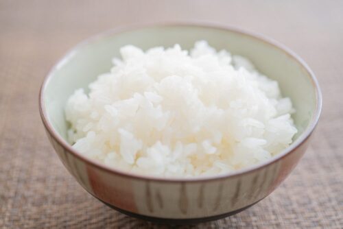 ご飯/白米の炊飯量 1合あたりのg容量（早見表） | これ知っておけばOK