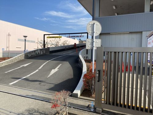 パレッテ高座渋谷店2F・屋上の入り口