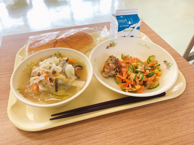 給食3
