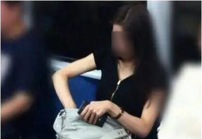電車内には自由奔放な人々が潜む（人間界の動物園）1